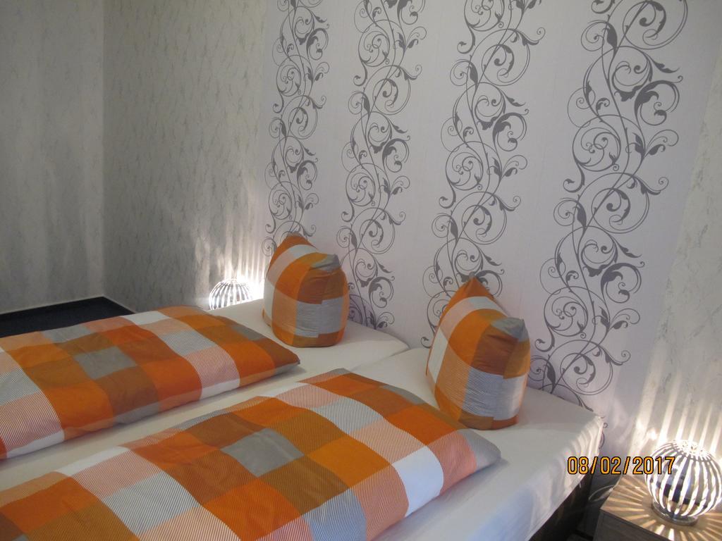 Hotel Pension Check In Güstrow Exterior foto
